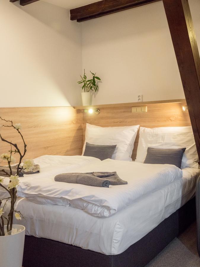 Club Apartments Celadna Luaran gambar