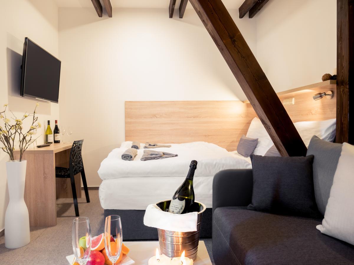 Club Apartments Celadna Luaran gambar