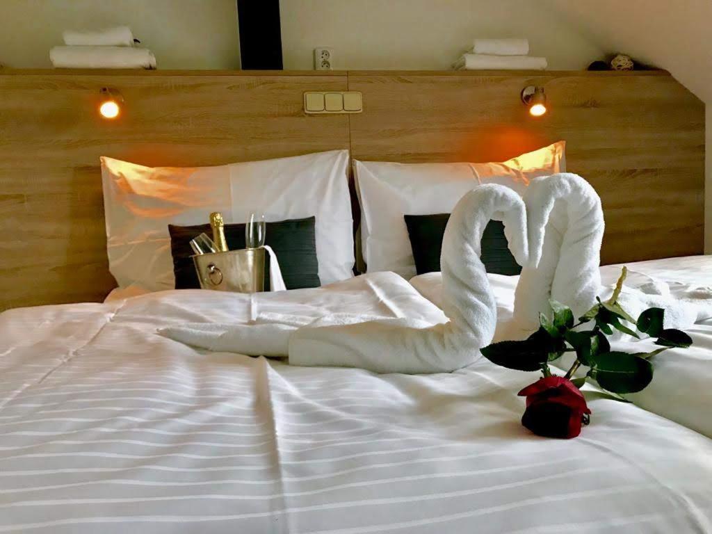 Club Apartments Celadna Luaran gambar